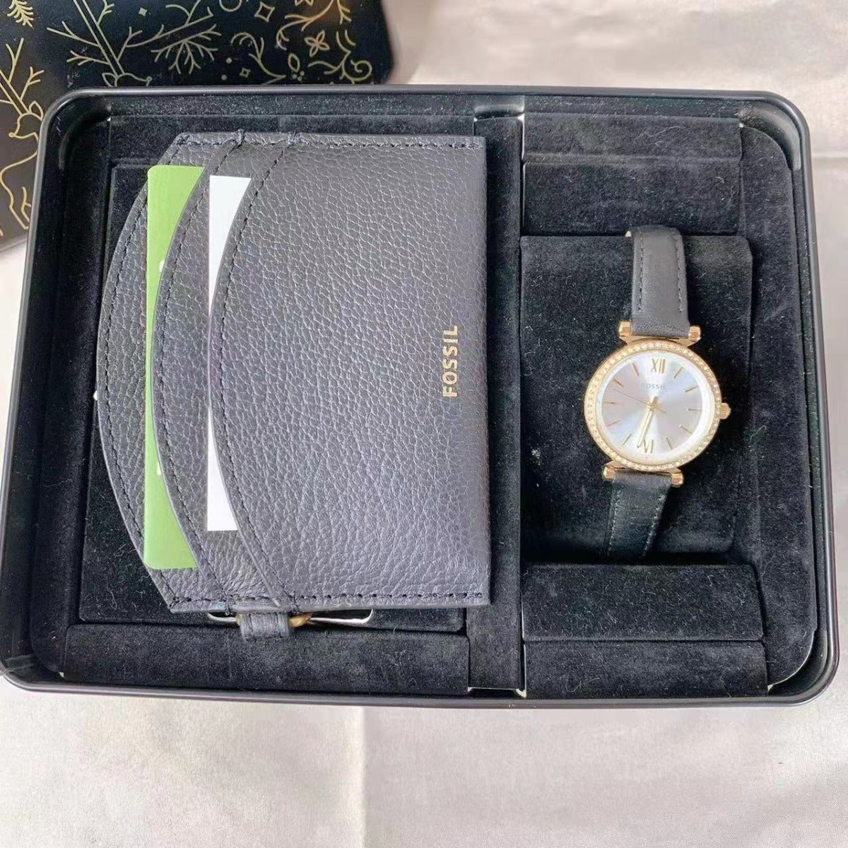 Fossil ES5180SET Carlie Three-Hand Black Eco Leather Watch and Card Case Box Set Fossil ES5180SET Carlie Three-Hand Black Eco Leather Watch and Card Case Box Set
